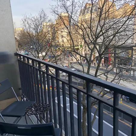 Beautiful Next To Metro Appartement