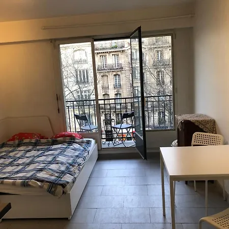 Apartment Beautiful Next To Metro *