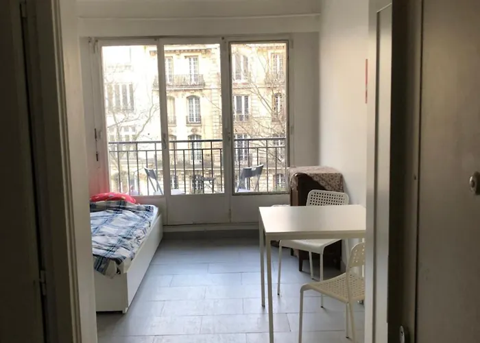 Beautiful Next To Metro Apartman