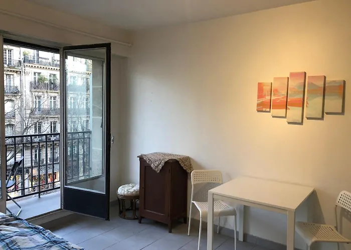 Beautiful Next To Metro