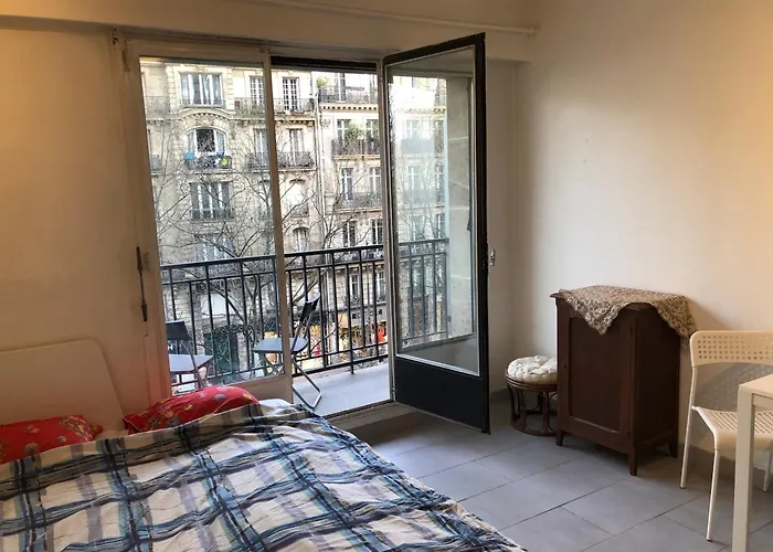 Beautiful Next To Metro Apartman *