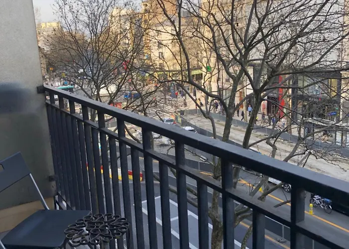 Beautiful Next To Metro Apartman